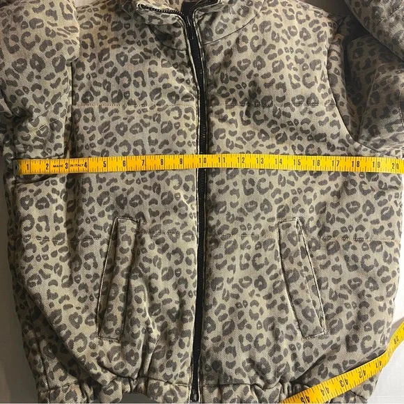 Jou Jou Leopard Print Puffer Jacket in Tan and Black - Picture 4 of 6